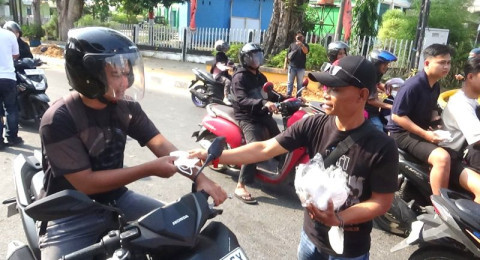 Udara Mulai Tak Sehat,  IJTI Jambi dan Adya Group Bagikan Ribuan Masker Gratis